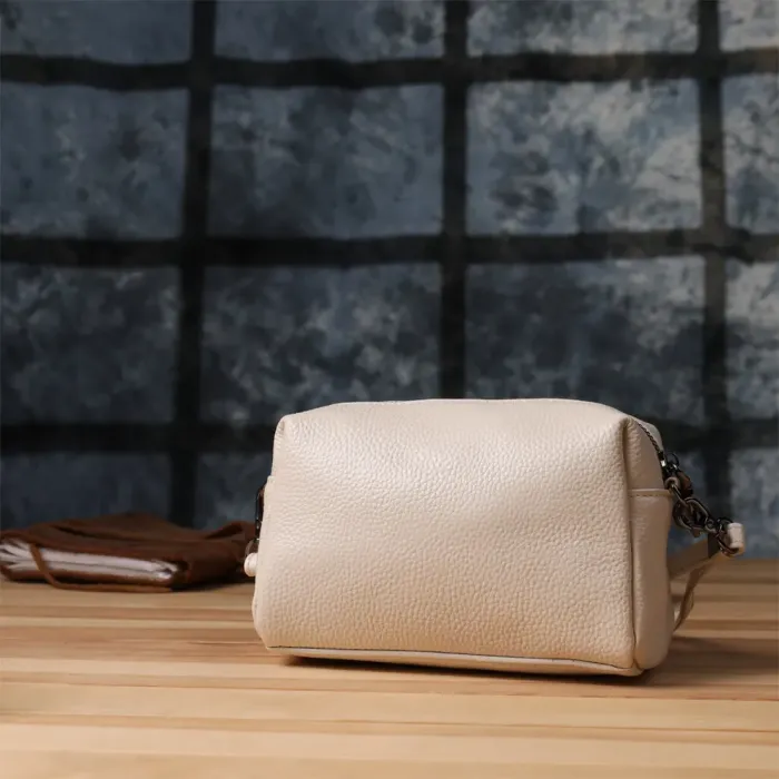 Компактна сумка жіноча з трендовим декором з натуральної шкіри Vintage 22923 Білий