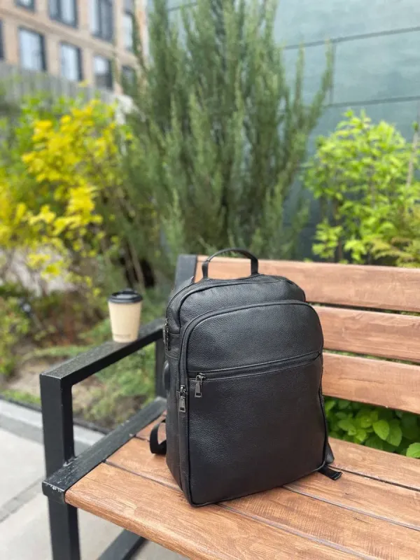 Рюкзак шкіряний для чоловіка 29х40х15, чорний колір