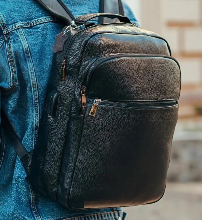 Рюкзак шкіряний для чоловіка 29х40х15, чорний колір
