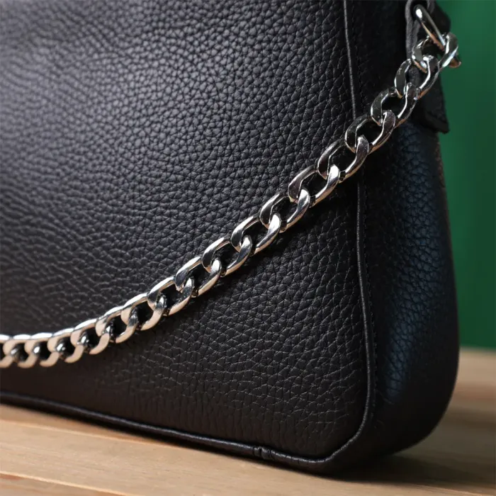 Жіноча сумка багет з ланцюжком і ремінцем що знімається з зернистої натуральної шкіри Shvigel 22837 Чорна