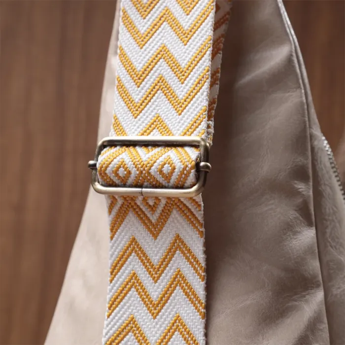 Стильна жіноча сумка з екошкіри з акцентом на текстильну лямку Vintage 22774 Білий