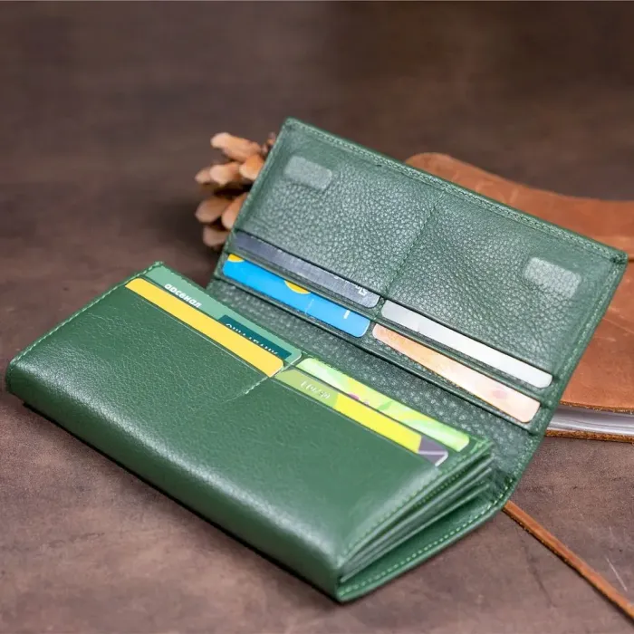 Гаманець на магнітах із клапаном жіночий ST Leather 19240 Зелений