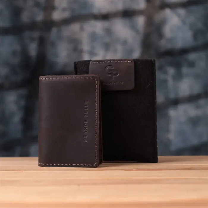 Стильна обкладинка на автодокументи у вінтажній шкірі GRANDE PELLE 22873 Темно-коричнева