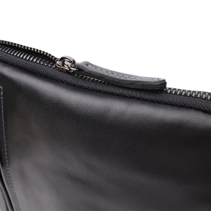 Стильна та практична чоловіча сумка на плече з натуральної гладкої шкіри Shvigel 23153 Чорний