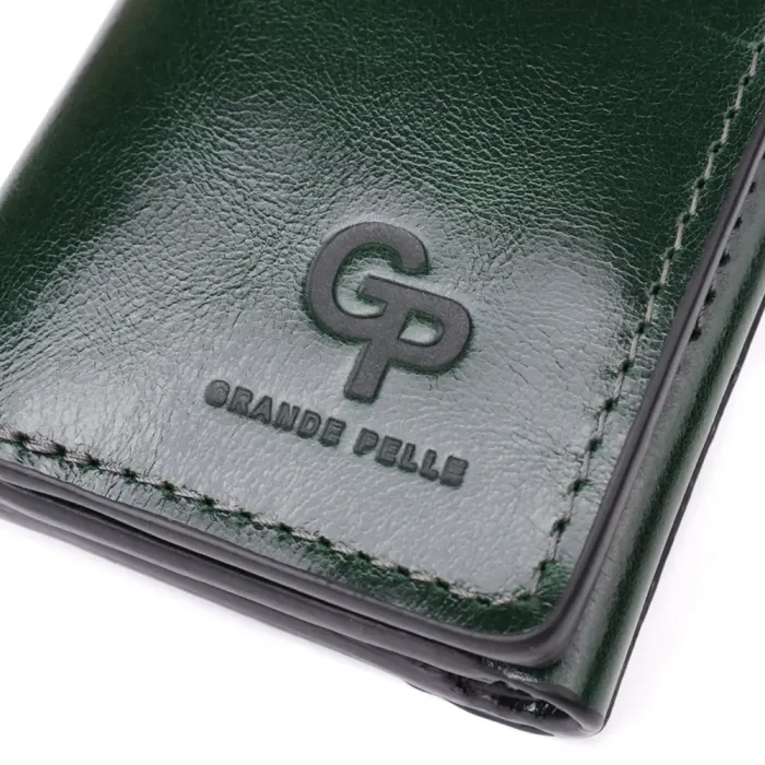 Відмінний гаманець у три складання з натуральної гладкої шкіри GRANDE PELLE 22944 Зелений