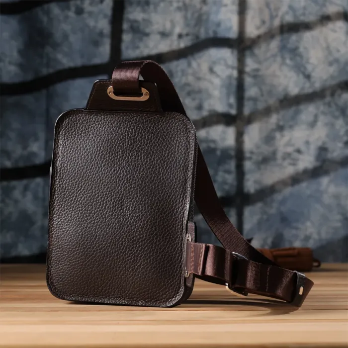 Прямокутна сумка бананка із зернистої натуральної шкіри GRANDE PELLE 22878 Коричнева