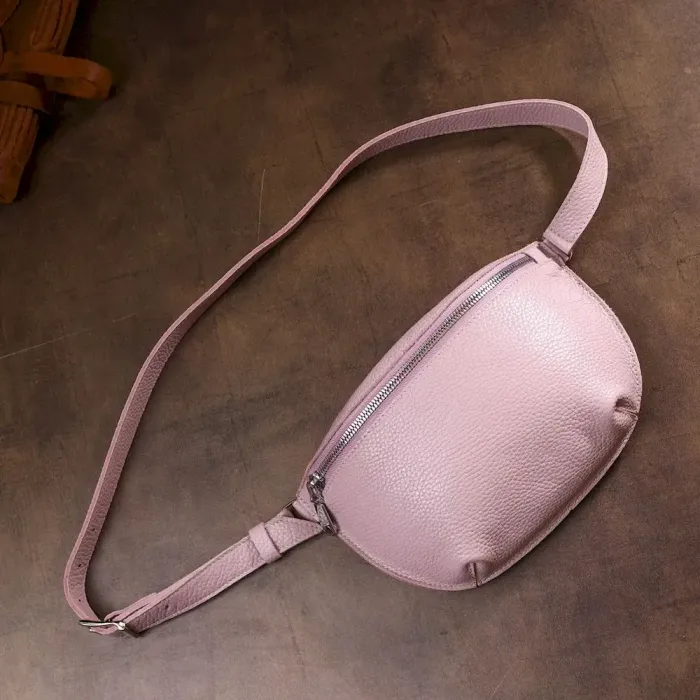 Кожаная практичная женская бананка Shvigel 16376 Лиловый