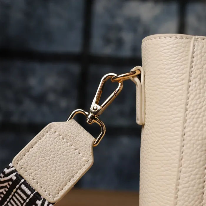 Сумка для жінок із натуральної шкіри з модним трапецієподібним кроєм Vintage 22917 Білий