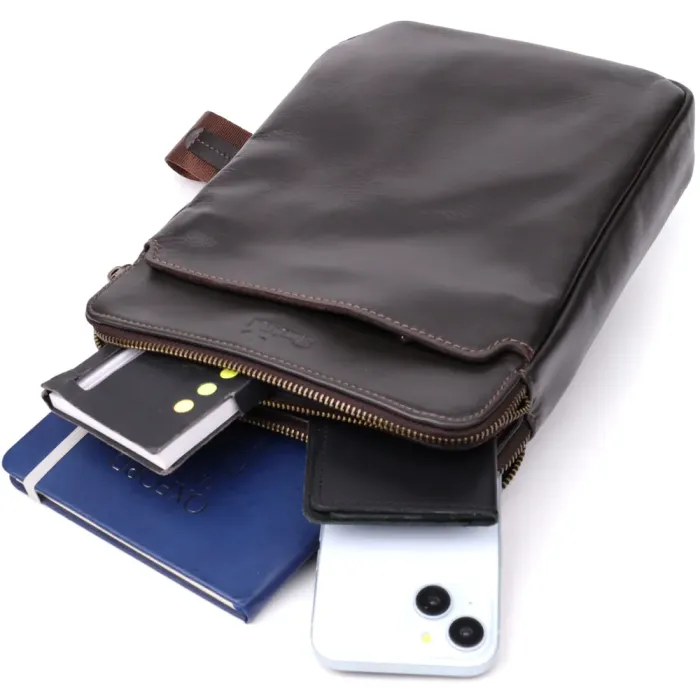 Вертикальна чоловіча сумка через плече із гладкої натуральної шкіри Shvigel 20868_1 Коричневий