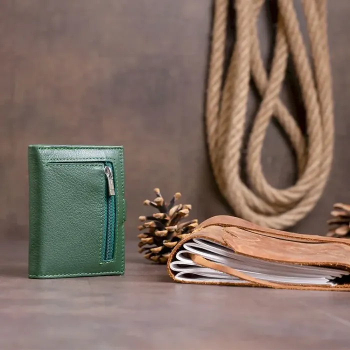 Кошелек-визитница на хлястике с кнопкой женский ST Leather 19229 Зеленый