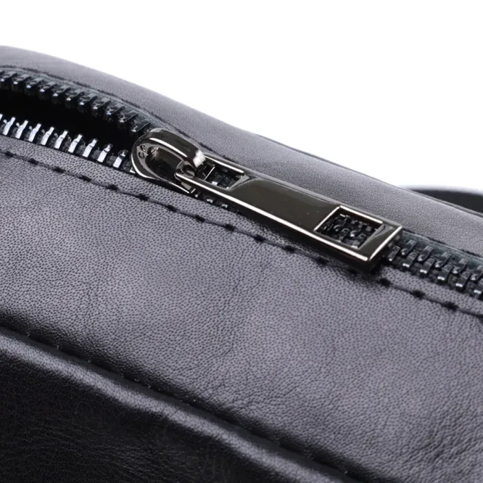 Сумка для чоловіків через плече із глянсової натуральної шкіри Shvigel 22849 Чорна