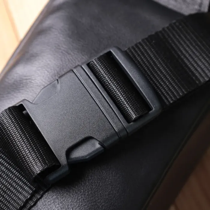 Прямокутна сумка-бананка для чоловіків із натуральної глянсової шкіри Shvigel 22825 Чорна