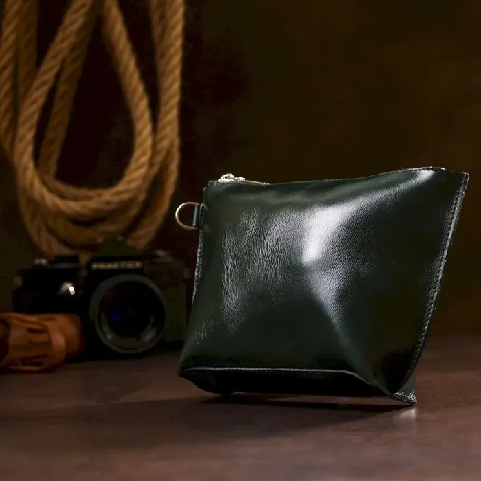 Практична шкіряна косметичка для жінок Shvigel 16411 Зелений