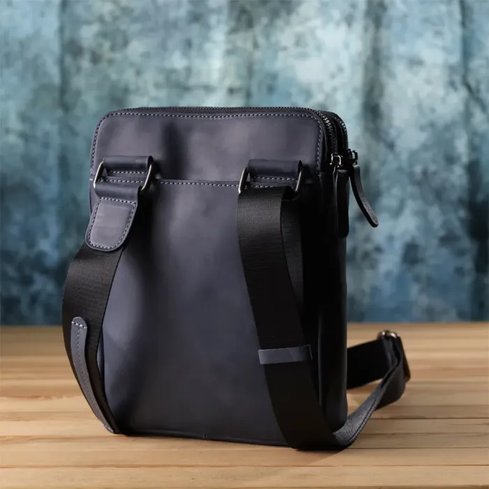 Практична чоловіча сумка через плече із вінтажної натуральної шкіри Shvigel 20867_1 Синій