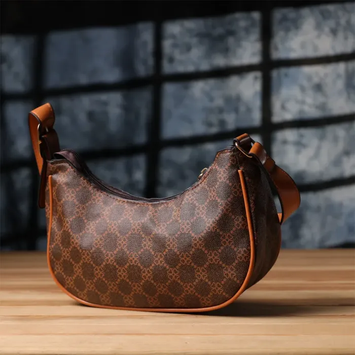 Жіноча сумка у формі півмісяця з екошкіри Vintage 15145 Коричневий