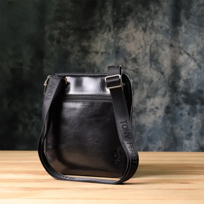 Цікава чоловіча сумка через плече з гладкої натуральної шкіри Tony Perotti 20855_1 (9137-20 nero) Чорний