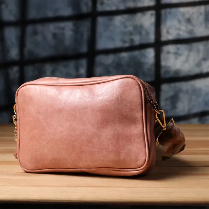 Жіноча сумка з плюшевою вставкою на лицьовій стороні з екошкіри Vintage 15133 Рожевий