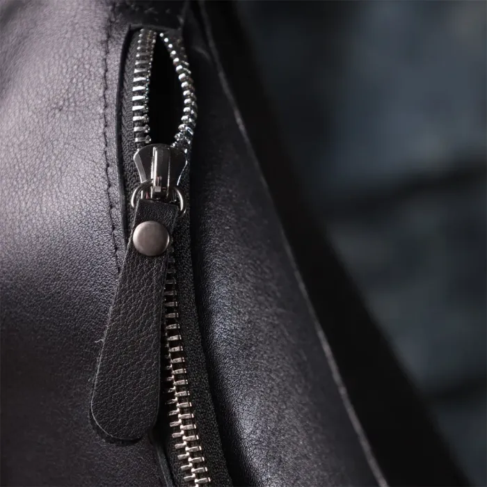 Зручна чоловіча бананка відмінної якості з гладкої натуральної шкіри Shvigel 23143 Чорний