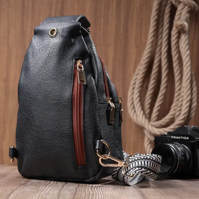 Зручна жіноча сумка через плече з отвором для навушників з екошкіри Vintage 22787 Чорний