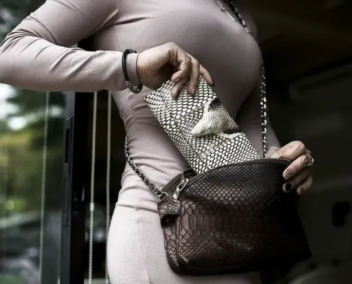 Гаманець жіночий SNAKE LEATHER 18263 із натуральної шкіри пітона Сірий