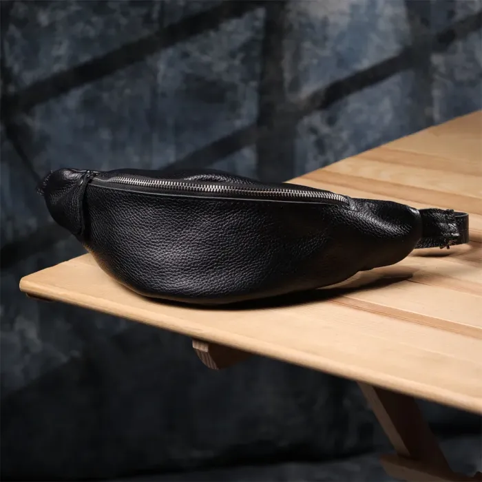 Відмінна сумка бананка із зернистої натуральної шкіри Shvigel 23145 Чорний