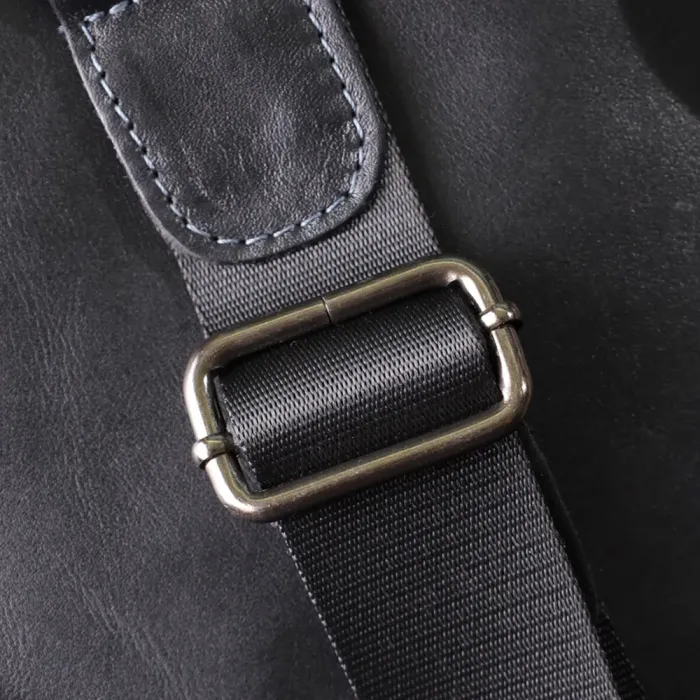 Красива чоловіча сумка через плече з гладкої натуральної шкіри Shvigel 20871_1 Чорний