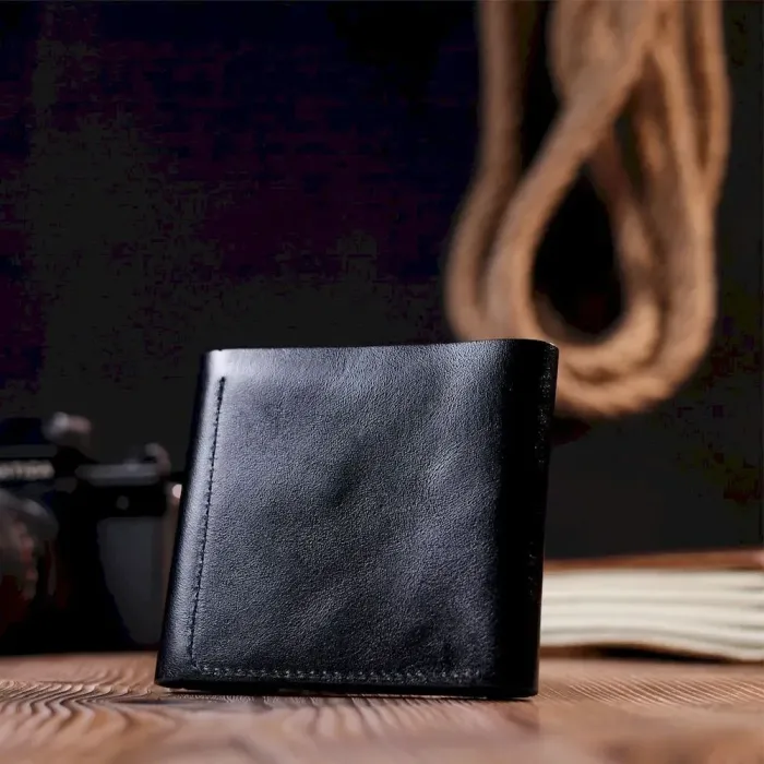 Чоловічий глянсовий шкіряний портмоне Shvigel 16617 Чорний