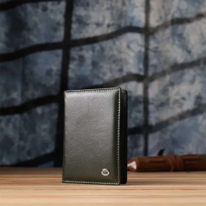 Практична обкладинка на паспорт універсального формату із натуральної шкіри ST Leather 23081 Зелений