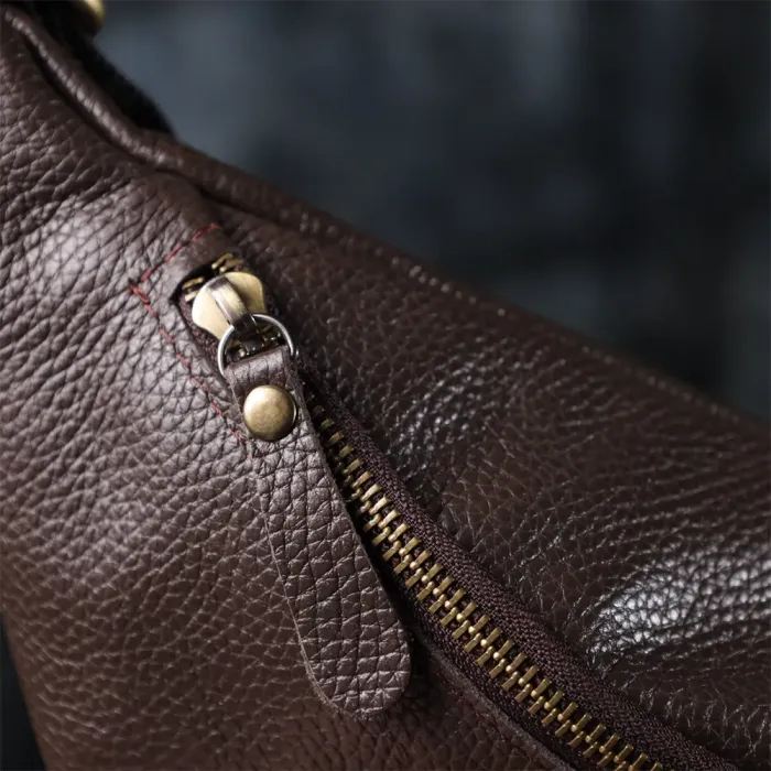 Стильна сумка бананка із зернистої натуральної шкіри Shvigel 23146 Коричневий