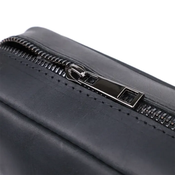 Чоловіча сумка через плече з матової шкіри Shvigel 22848 Чорна