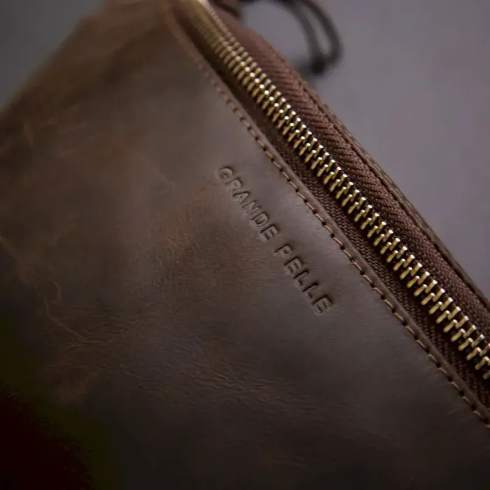 Бананка у вінтажній шкірі GRANDE PELLE 11154 Коричнева