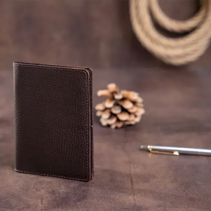 Гаманець-обкладинка для паспорта Shvigel 13960 шкіряна Коричнева