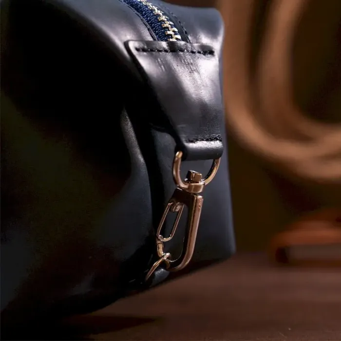 Добротна шкіряна косметичка Shvigel 16401 Синій