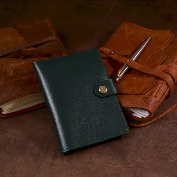 Добротная обложка на документы из натуральной кожи Shvigel 16527 Зеленый