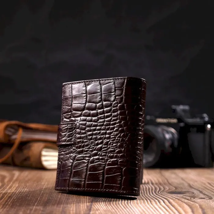 Фактурний чоловічий вертикальний гаманець із натуральної шкіри з тисненням під крокодила BOND 22003 Коричневий