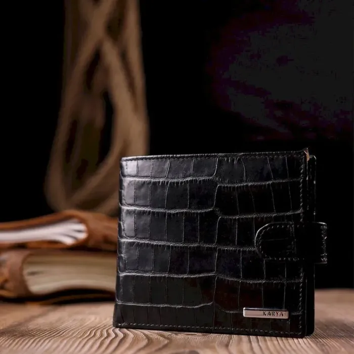 Горизонтальное узкое портмоне с хлястиком из натуральной фактурной кожи под крокодила KARYA 21089 Черный