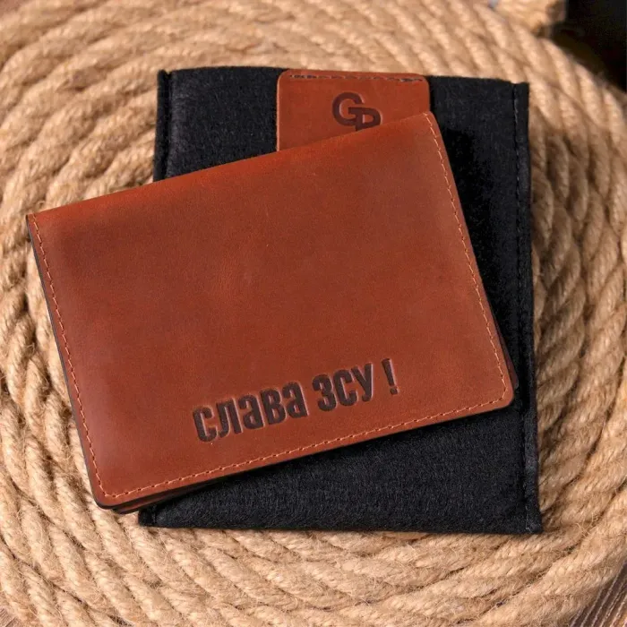 Цікава обкладинка на паспорт із вінтажної шкіри Слава ЗСУ GRANDE PELLE 16727 Світло-коричнева