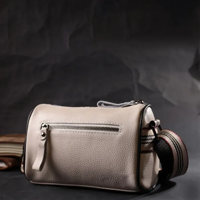 Цікава сумка для жінок з акцентом посередині із натуральної шкіри Vintage 22361 Біла