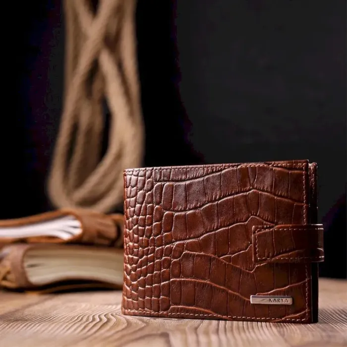 Интересный мужской кошелек из натуральной кожи с тиснением под крокодила KARYA 21202 Коричневый