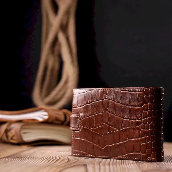 Интересный мужской кошелек из натуральной кожи с тиснением под крокодила KARYA 21202 Коричневый
