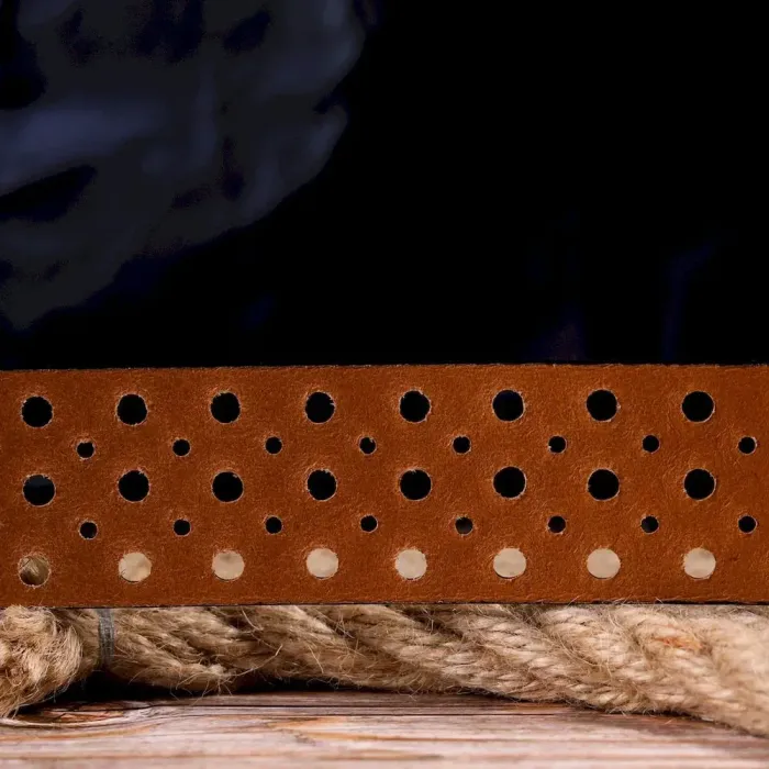 Интересный ремень унисекс с перфорацией из натуральной кожи Grande Pelle 21474 Рыжий