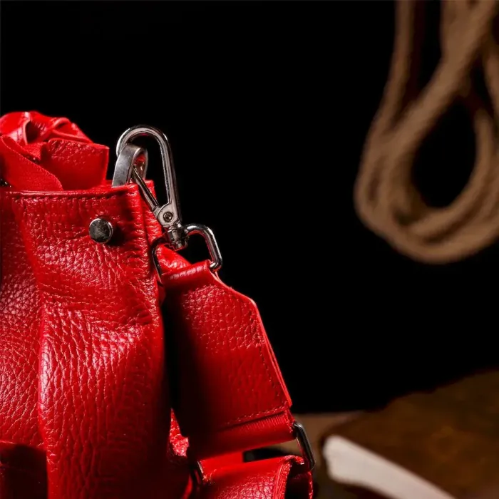 Яскрава та містка жіноча сумка з ручками KARYA 20880 шкіряна Червоний