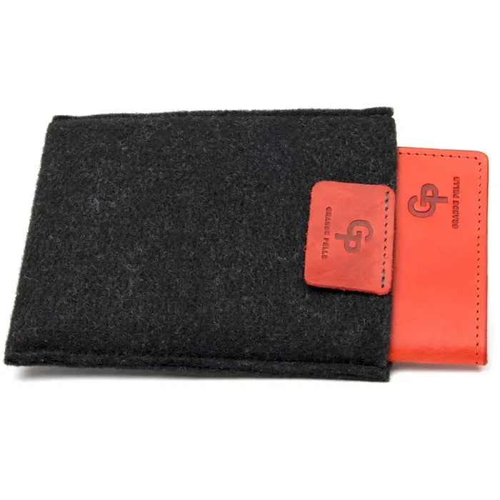 Яркая кожаная обложка на паспорт GRANDE PELLE 11483 Красный