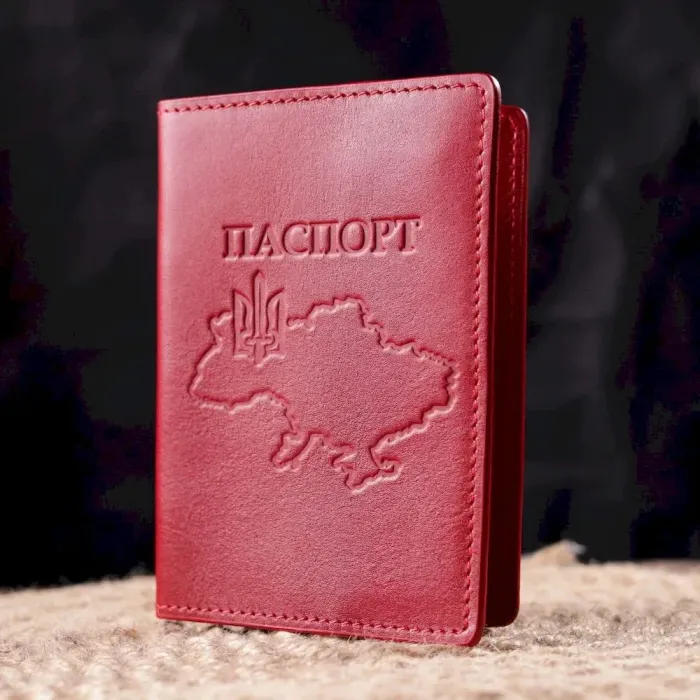 Яскрава шкіряна обкладинка на паспорт Карта GRANDE PELLE 16775 Червона