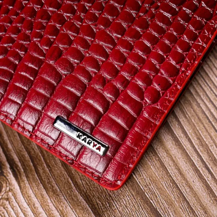 Яскрава обкладинка на паспорт із фактурної шкіри KARYA 20917 Червоний