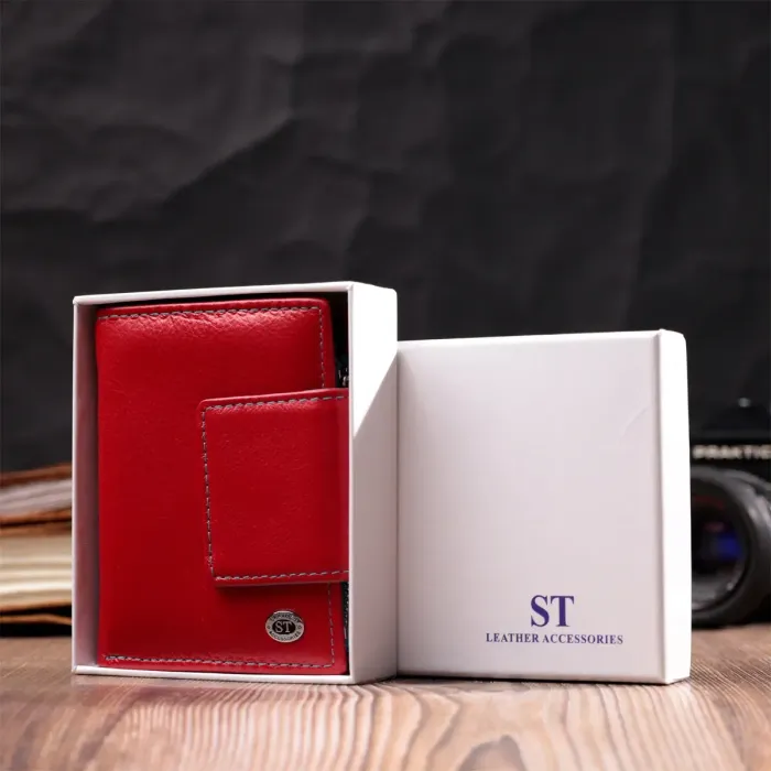 Яскравий шкіряний гаманець для жінок з цікавою монетницею ST Leather 19448 Червоний