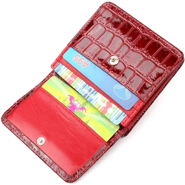 Яскравий жіночий гаманець із натуральної лакованої шкіри з тисненням під крокодила KARYA 21123 Червоний