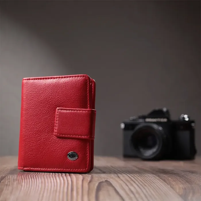 Яскравий жіночий гаманець з монетницею та блоком для пропусків із натуральної шкіри ST Leather 22714 Червоний