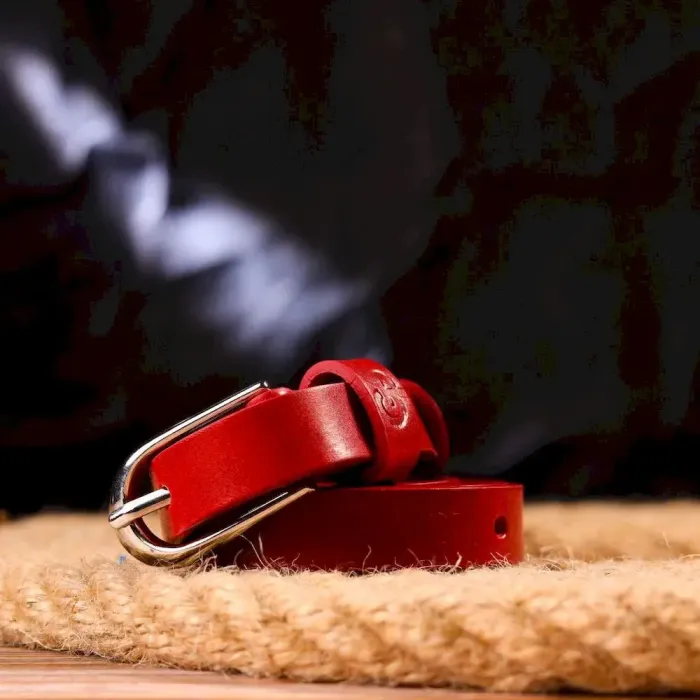 Яскравий жіночий ремінь із натуральної шкіри Grande Pelle 21439 Червоний