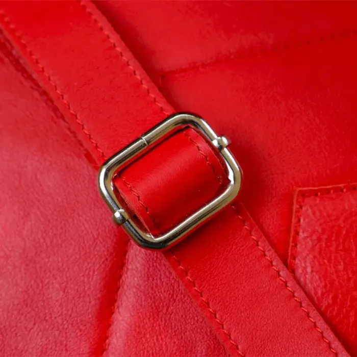 Яркий женский рюкзак из натуральной кожи Shvigel 16316 Красный